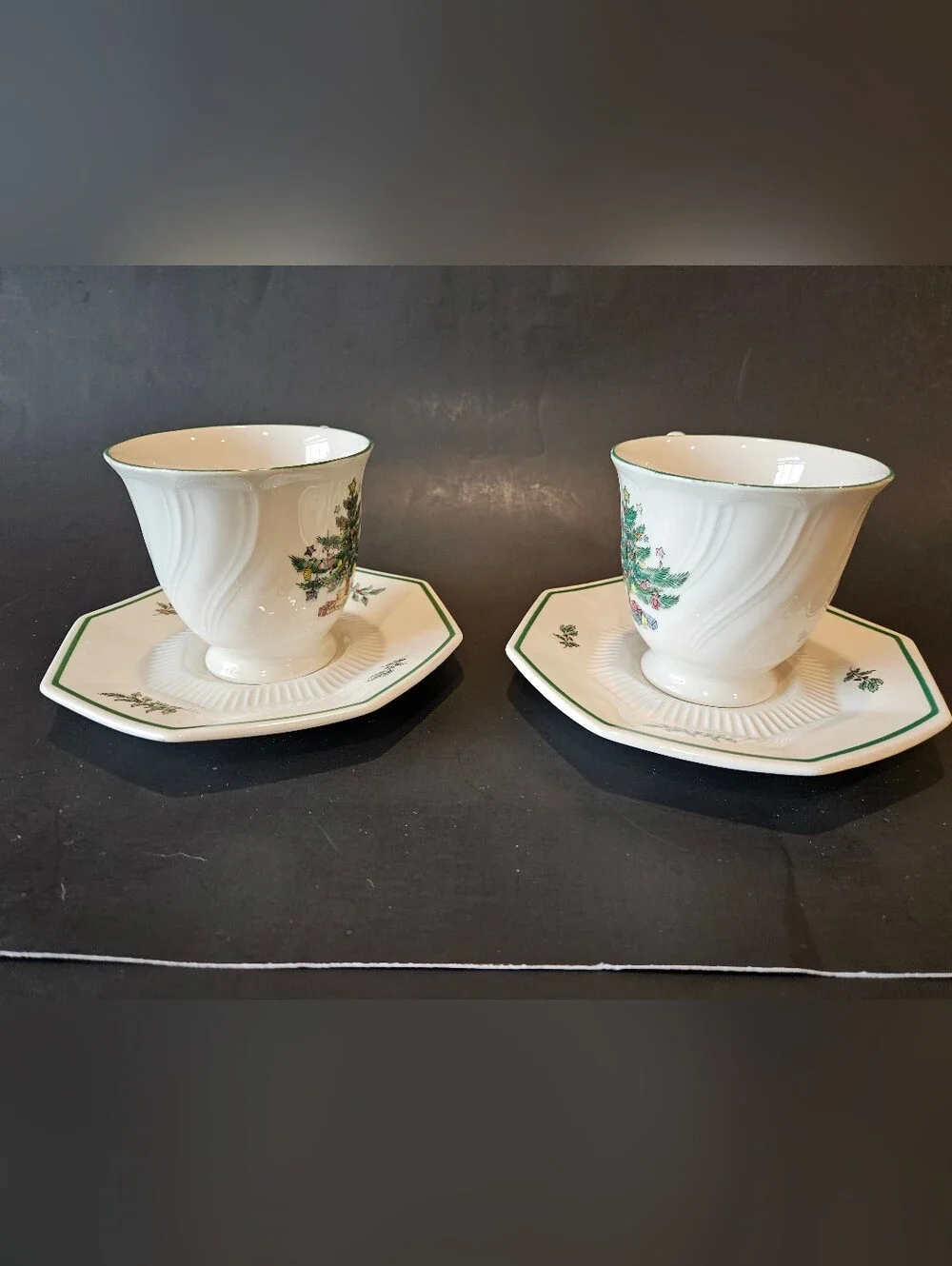 Nikko Classic Collection Set Of 2 (4 PC)Octagon Tea Cups & Saucers Christmastime